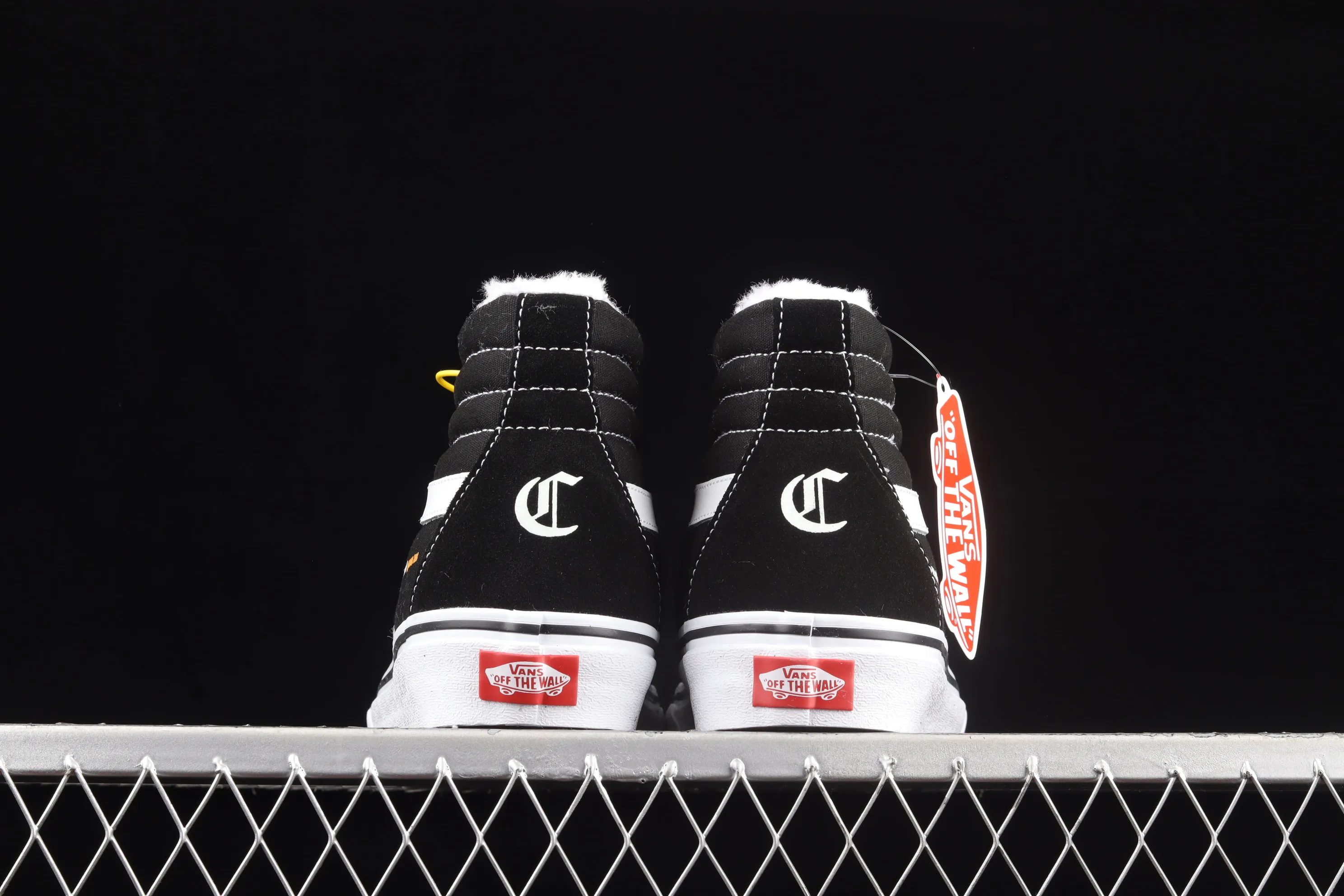 All categories Vans Vans series Vans Hi Vans high-top plus velvet Vans Sk8-Hi Classics joint model Vans high-top casual sneakers VN0A4BVB26C